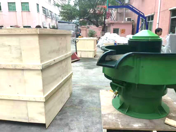 三次元振動研磨機(jī)裝箱中